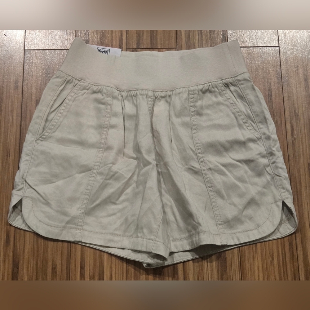 NWT Members Mark Women's Cream Tencel Shorts